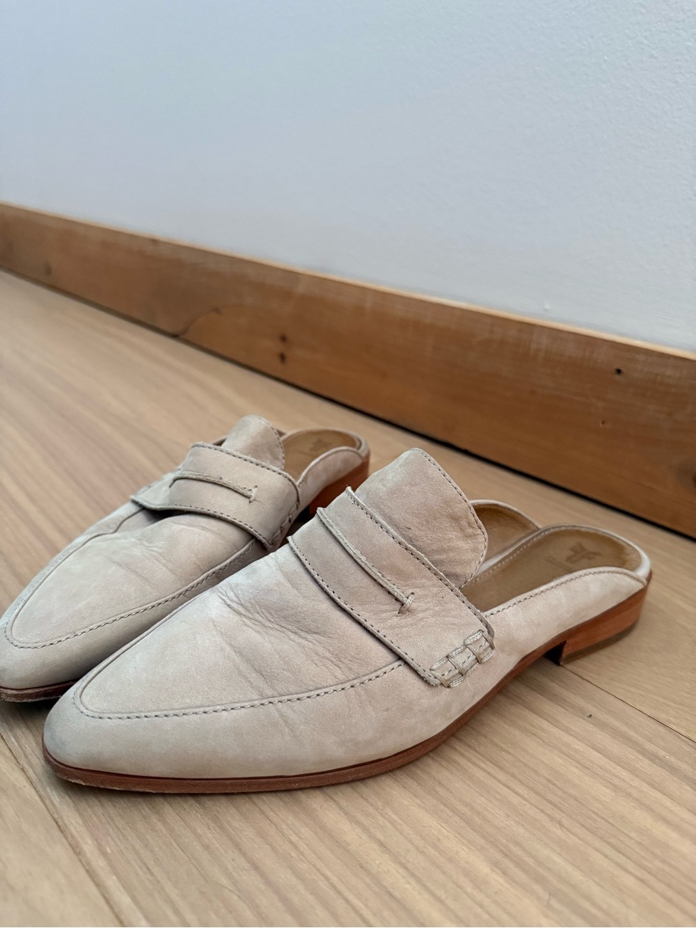 Women’s Frye Beige Ellie Mules
